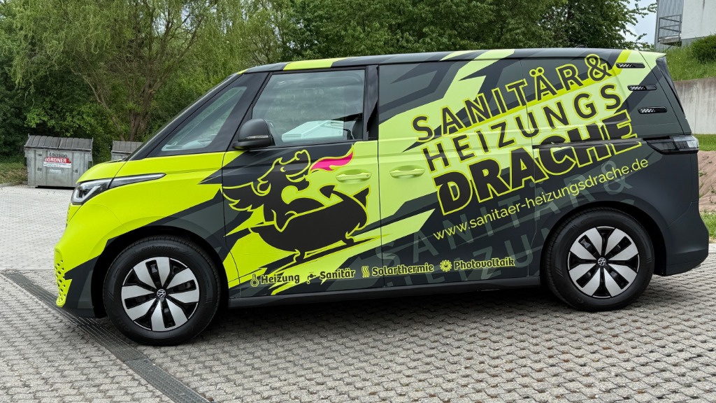 Unser gebrandeter, vollelektrischer VW ID. Buzz - Seitenansicht